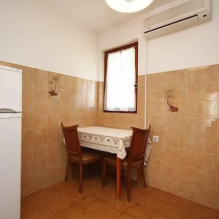 Apartament Sabina *