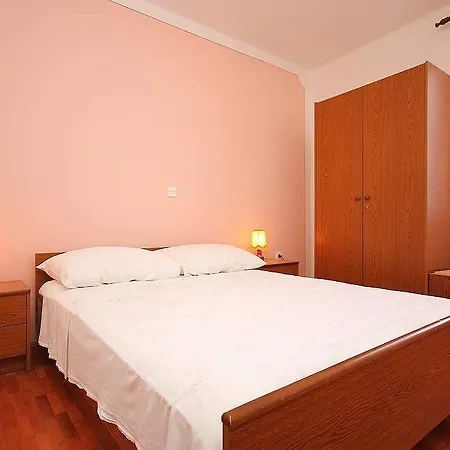 Sabina Apartament *