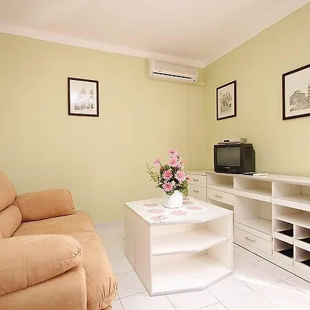 Apartament Sabina *