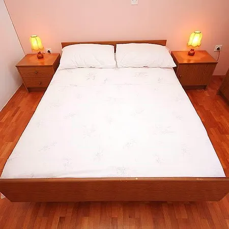 Apartament Sabina *